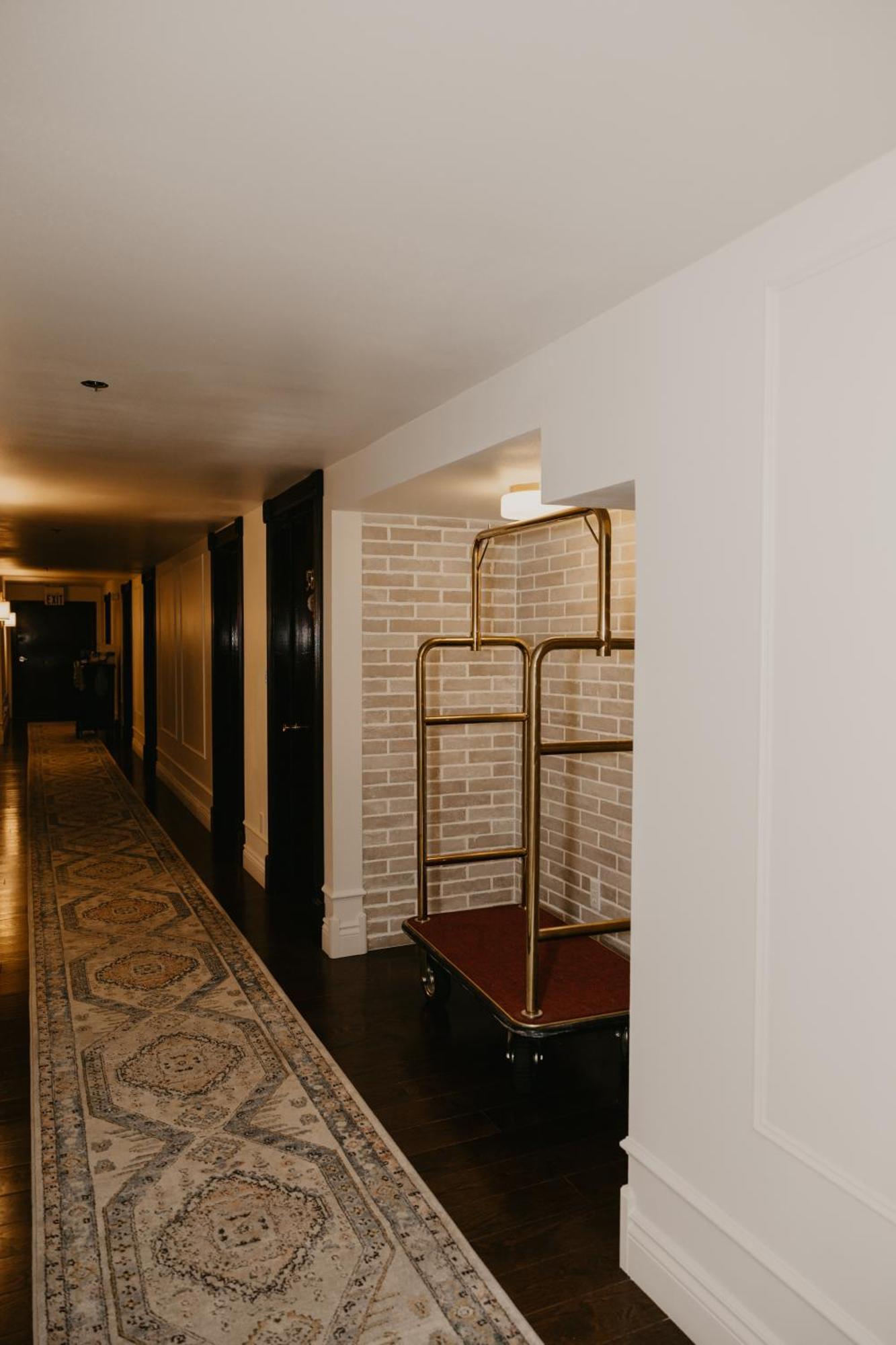 The Brooks Hotel Restaurant And Lounge Wallace Exterior photo